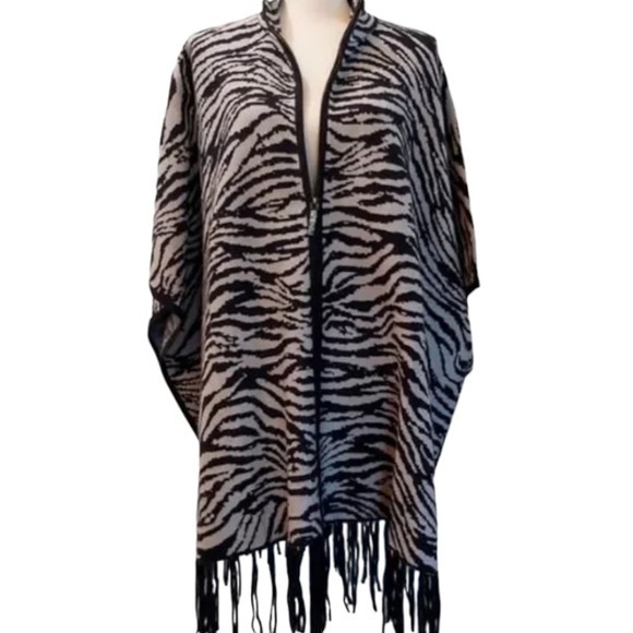 CHRISTIAN SIRIANO Zebra Black & Gray Sweater Cape Fringe Poncho Size X/1X - Picture 1 of 11